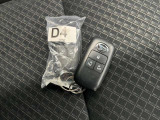 付いてて便利!とても人気の高い装備のスマートキーシステム。キーを携帯しているだけで、ドアロックの開閉並びにエンジン始動が可能な装備です。
