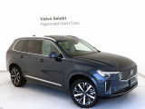 7シーターの新型XC90は、色あせることのない北欧デザイン、スムーズなハンドリング、直感的な操作性を実現した新開発のセンターディスプレイにより、エレガントな雰囲気と乗り味の快適性をさらに強化しました。