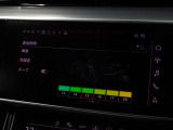 車内のインテリアライトをドライブシーンに合わせてチェンジできるマルチカラーアンビエントライトが装備されております。夜間のドライブが楽しくなること間違いございません。