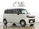 当社の届出済未使用車は、店舗に『新車おろしたて』の状態で入荷いたします。新規届出によりナンバーを取得後、店頭で丁寧に展示・保管をしています。遠方のお客様にも、安心してお勧めできるコンディションです。