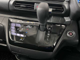 操作が簡単なシフトレバーですのでストレスなく運転が出来ますよ!