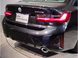 どっしりとしたバンパー下部のデザインはBMWの高級感を際立たせると共にスポーティーさを演出しております。