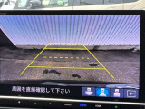 カラービジョンとガイド線で見やすい視点切替式のバックモニター。