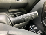 操作しやすいウインカーレバーで、安全な車線変更をサポート。直感的に操作できるので、運転に集中できます。