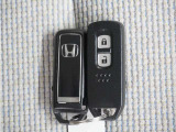 ◆スマートキー◆カギをバッグやポケットに入れたままでもドアロックの開閉ができる『スマートキー』付き!雨天や暗くなってもカギを取り出す必要がなくドアの開錠&エンジンも始動できます