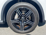 【アルミホイール】20インチのAMG5スポークアルミホイールを装着