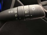 ライトスイッチです。「AUTO」にすると外の明るさに応じてスモールライト・ヘッドライトが自動でON・OFFします。夕暮れ時や屋内駐車場、トンネルなどに便利です。フォグランプもON・OFFできます。