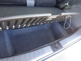 フロアの下にも荷物などを収納できるサブトランクも備えています。荷室内で散らかりがちな荷物を整理整頓なんてのもイイですね♪