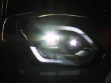 ヘッドライト・フォグランプはLEDです。とても明るく長寿命です。白い光で高輝度。暗闇での視認性に優れています。