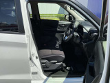 運転席も広々でゆったり気分で運転できます♪