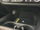 ★ワイヤレス充電器★スマートフォンを置くだけで充電可能。ケーブルをつなぐ煩わしさがありません