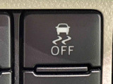 VSC&TRCでコーナリング中の横滑り制御や,発進・加速時のタイヤ空転を抑えてアクセル操作を容易にします。ON/OFF可能。