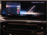 【ⅰドライブナビゲーション】文字情報も鮮明に表示する高解像度カラーディスプレイを採用。視認性に優れた地図デザインと特徴的な建造物を目印にした描写表示で現在位置を把握できます。地図データの更新も可能です