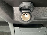 インパネには、12V電源のアクセサリーソケットが付いています。