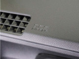 ◆助手席エアバッグ◆SRSエアバッグは、シートベルトだけでは防ぎきれない衝突時の衝撃から乗員を守るための安全装置。衝突時に瞬時に膨らみ、頭部や胸部がダッシュボードに直接衝突するのを防ぎます。