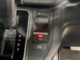 電子制御パーキングブレーキは信号待ちでも便利。いつもより運転がラクになるはずです。
