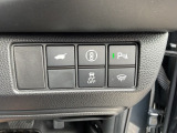 横滑りを抑制し車の姿勢の安定を図るVSA機能、車庫入れや縦列駐車など狭い場所でも安心な障害物センサー搭載。運転席とリアゲート本体に開閉スイッチを装備し、とても便利な電動リアゲート!