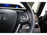 Hondaセンシングの機能のひとつ、アダプティブクルーズコントロール付!アクセルから足を離しても設定したスピードと前車との車間を保ち走行してくれます!車線維持もアシスト☆高速道路で疲労軽減ですね☆
