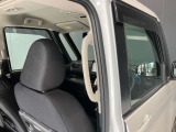小さなお子様やご年配の方の乗車の際に乗り込みサポートのグリップがついてます。