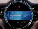 【Bluethooth接続可能】お手持ちの端末をiDriveと接続可能で御座います。お気に入りのミュージックを流しながらのドライブや、運転中の着信時などに接続していると非常に便利で御座います。
