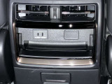 AC100V、1500Wのコンセントを車内に設置。アウトドアや駐車場で野外のコンセントとして利用できます。また、停電などの非常時にも使える便利な機能です!