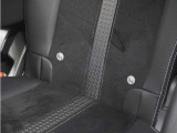 ◆ISOFIX◆シートベルトいらずでチャイルドシートと固定金具を連結するだけでガッチリ固定できます。