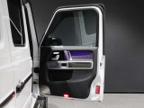 視野角の広い鮮明な画像で駐車をサポートしてくれる、パーキングアシストリアビューカメラがあるので、狭い場所での駐車も楽々!