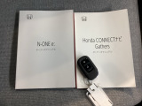 スマートキーは荷物を持っている時でも、キーを取り出さずドアの施錠・開錠ができます。
