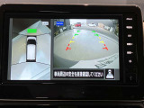 前後左右4つのカメラで、上から見たような映像をお届け、駐車時も安心、アラウンドビューモニター付(肉眼では確認し辛い左前の映像に切り替えることも可能です)。
