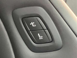 運転席の画像です。十分なスペースがあり、ゆったりした状態で運転していただけます♪