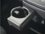 ◆ドリンクホルダー◆手の届きやすい場所にドリンクホルダーがあり、とても便利です。