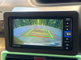 【バックカメラ】駐車時に後方がリアルタイム映像で確認できます。大型商業施設や立体駐車場での駐車時や、夜間のバック時に大活躍!運転スキルに関わらず、今や必須となった装備のひとつです!
