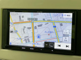 鮮明な地図表示で安全運転をサポートし、スムーズなナビゲーションで目的地まで案内してくれます。ルート検索も簡単です。