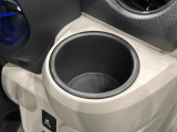 運転席側掘り込み式インパネカップホルダー