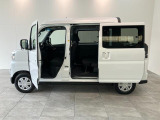 お客様にぴったりなおクルマをお選びいただけますように様々な展示車をご用意致しております!ダイハツの軽自動車だけではなく、他メーカー車やコンパクトカー・ミニバンなども数多く取り揃えております!
