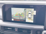 【パノラミックビューモニター】専用のカメラにより、上から見下ろしたような視点で360度クルマの周囲を確認することができます☆死角部分も確認しやすく、狭い場所での切り返しや駐車もスムーズに行えます。