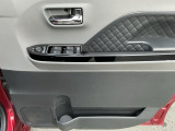 当店は工場併設の販売店ですので、ご納車前の消耗品交換をディーラー基準に合わせた点検作業を行い、安心してカーライフを楽しんで頂けるように努めます。