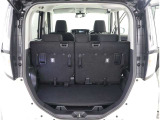 バックガイドモニターで、後方を確認しながら安心して駐車することができます。運転初心者も熟練者も必須の機能ですよ!