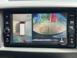 駐車や後退時の安全をサポート。後方の状況を映像で確認できるため、初心者の方でも安心して運転できます。段差や障害物も軽減します。