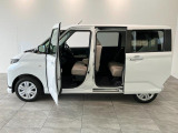 お客様にぴったりなおクルマをお選びいただけますように様々な展示車をご用意致しております!ダイハツの軽自動車だけではなく、他メーカー車やコンパクトカー・ミニバンなども数多く取り揃えております!