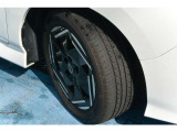 タイヤサイズは205/55R16です。