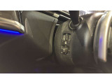 ドアハンドルには握りやすいグリップ形状が採用されています。万一の事故の際など、車内に残された乗員を救出する為、外部からドアを開けやすいようになっています。