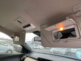 運転席と助手席にもバニティーミラーが装備されております。