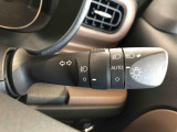 ☆オートライト機能☆車外の明るさに応じて自動的でヘッドランプを点灯および消灯します。夕暮れ時やトンネルなどで便利です!
