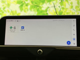 多彩な機能が搭載されたナビゲーションシステムで、目的地までのルート検索や、様々な情報にアクセスできます。快適なドライブをサポートする頼れる相棒です。