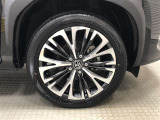 18インチ純正アルミホイール(215/50R18)装着です。