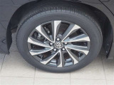 純正アルミホイール装備! サイズは205/55R17です。