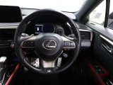 各操作スイッチなどもハンドルから手を放すことなく操作可能で安全運転に支援いたします!