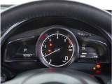 【明るく見やすいメーター】視認性が良く明るく見やすいメーター。運転者にとって見やすいメーターは運転していても疲れないですよね。