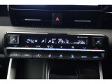 ★運転席と助手席でそれぞれお好みに合わせて温度設定が行えるフルオートエアコンです。外気温や室温、日射量を感知し、吹き出し温度、風量を緻密に制御します
